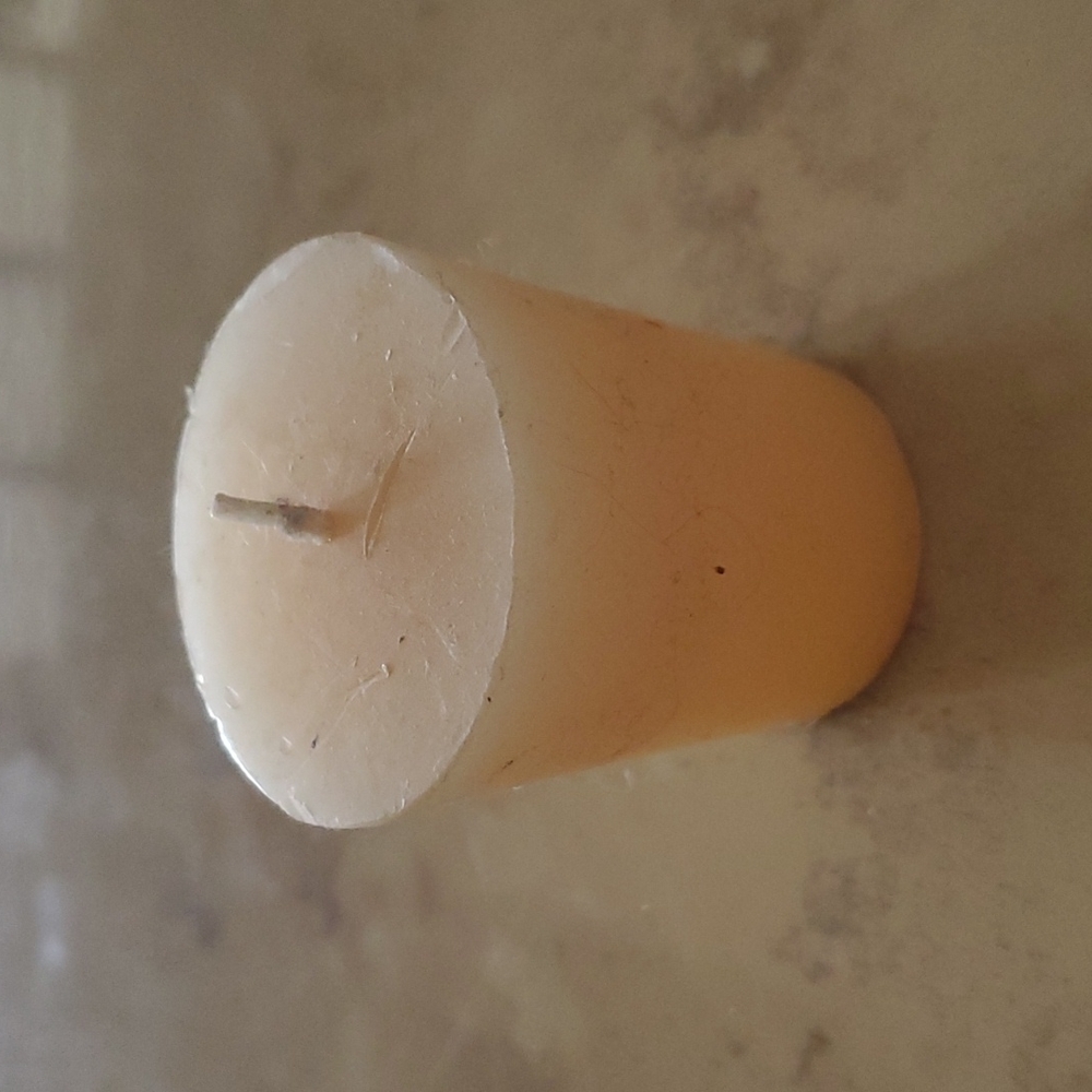SALE! Unscented 2" Candle nwot